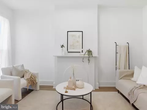 Living - 509 Laurens St, Baltimore, MD 21217 photo 1 of 2