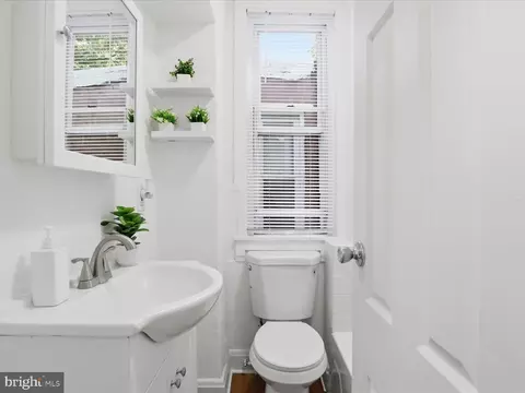 Bath - 509 Laurens St, Baltimore, MD 21217 photo 2 of 2