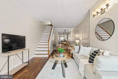 Entry Way - 1412 E Fort Ave, Baltimore, MD 21230 photo 2 of 7