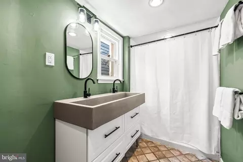 Bath - 1412 E Fort Ave, Baltimore, MD 21230 photo 2 of 3