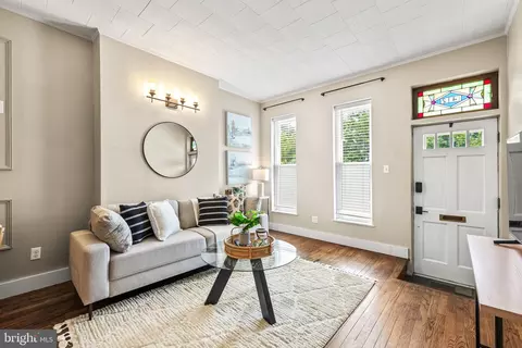 Entry Way - 1412 E Fort Ave, Baltimore, MD 21230 photo 3 of 7