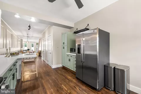 Entry Way - 1412 E Fort Ave, Baltimore, MD 21230 photo 5 of 7