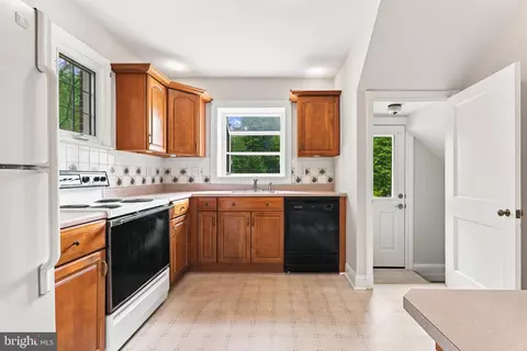 Kitchen - 103 Cedarcroft Rd, Baltimore, MD 21212 photo 1 of 2