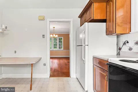 Entry Way - 103 Cedarcroft Rd, Baltimore, MD 21212 photo 1 of 3