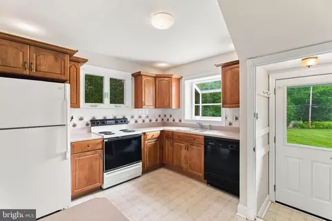 Kitchen - 103 Cedarcroft Rd, Baltimore, MD 21212 photo 2 of 2