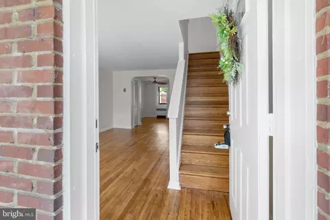 Entry Way - 3732 Clarenell Rd, Baltimore, MD 21229 photo 1 of 3