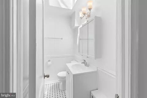 Bath - 3732 Clarenell Rd, Baltimore, MD 21229 photo 3 of 5