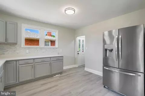 Entry Way - 5412 Biddison Ave, Baltimore, MD 21206 photo 1 of 4
