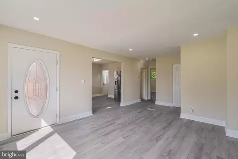 Living - 5412 Biddison Ave, Baltimore, MD 21206 photo 3 of 4