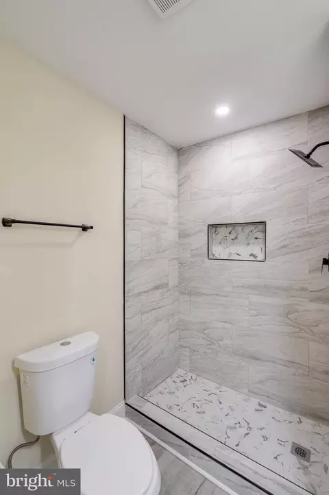 Bath - 5412 Biddison Ave, Baltimore, MD 21206 photo 2 of 3