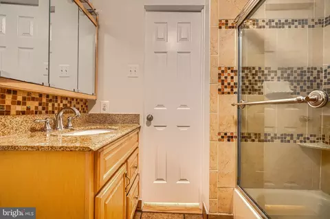 Bath - 209 Scott St, Baltimore, MD 21230 photo 9 of 10