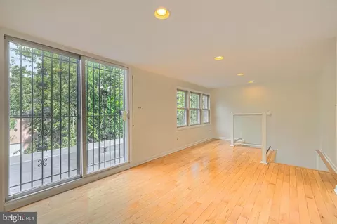 Living - 209 Scott St, Baltimore, MD 21230 photo 6 of 7