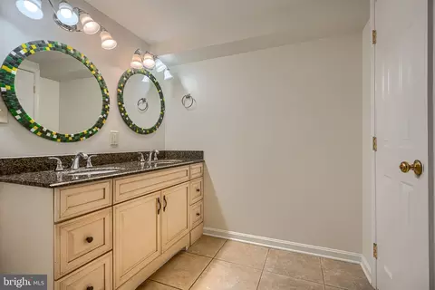 Bath - 209 Scott St, Baltimore, MD 21230 photo 3 of 10