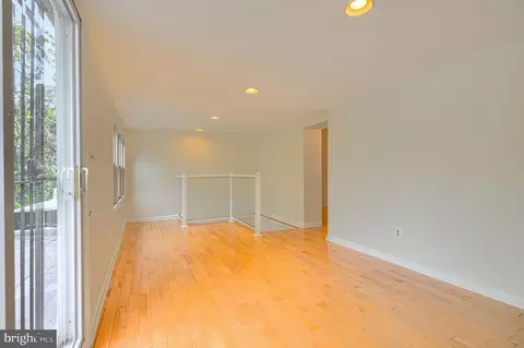 Living - 209 Scott St, Baltimore, MD 21230 photo 5 of 7