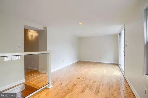 Living - 209 Scott St, Baltimore, MD 21230 photo 4 of 7