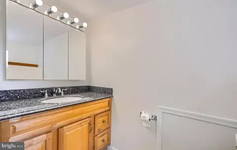 Bath - 209 Scott St, Baltimore, MD 21230 photo 7 of 10