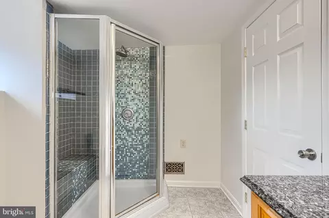 Bath - 209 Scott St, Baltimore, MD 21230 photo 6 of 10