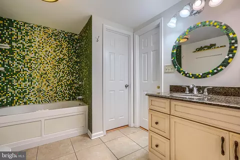 Bath - 209 Scott St, Baltimore, MD 21230 photo 1 of 10