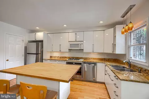 Kitchen - 209 Scott St, Baltimore, MD 21230 photo 5 of 7