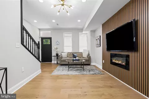 Entry Way - 712 E 41st St, Baltimore, MD 21218 photo 5 of 8