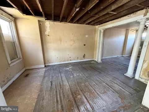 1505 Appleton St, Baltimore, MD 21217 photo 2