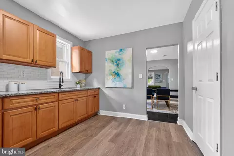 Entry Way - 3517 Ailsa Ave, Baltimore, MD 21214 photo 3 of 8