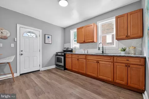 Entry Way - 3517 Ailsa Ave, Baltimore, MD 21214 photo 2 of 8
