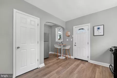 Entry Way - 3517 Ailsa Ave, Baltimore, MD 21214 photo 5 of 8