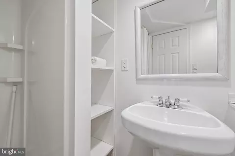 Bath - 1232 Riverside Ave, Baltimore, MD 21230 photo 3 of 5