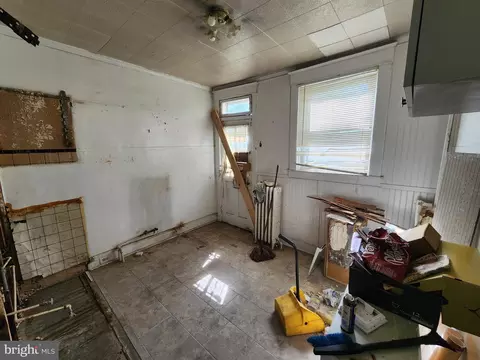 Entry Way - 2623 Cecil Ave, Baltimore, MD 21218 photo 4 of 5