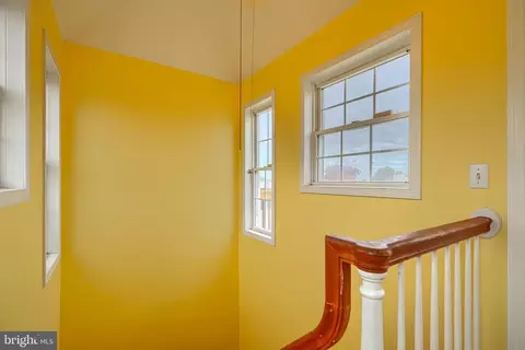 Entry Way - 419 E Fort Ave, Baltimore, MD 21230 photo 4 of 5