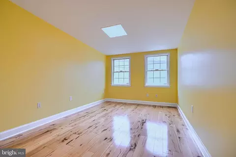 Bedroom - 419 E Fort Ave, Baltimore, MD 21230 photo 5 of 6