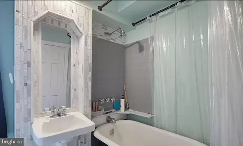 Bath - 109 E Gittings St, Baltimore, MD 21230 photo 3 of 3