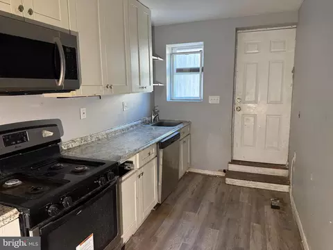 Entry Way - 1217 Greenmount Ave, Baltimore, MD 21202 photo 3 of 7