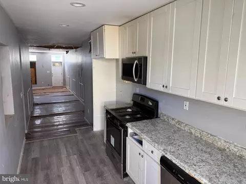 Entry Way - 1217 Greenmount Ave, Baltimore, MD 21202 photo 2 of 7