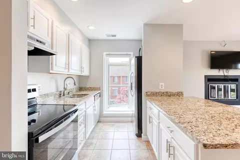 Kitchen - 425 S Sharp St #R 15, Baltimore, MD 21201 photo 2 of 4