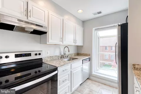 Kitchen - 425 S Sharp St #R 15, Baltimore, MD 21201 photo 3 of 4