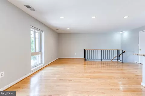 Living - 425 S Sharp St #R 15, Baltimore, MD 21201 photo 9 of 12