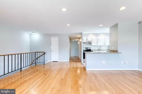 Living - 425 S Sharp St #R 15, Baltimore, MD 21201 photo 7 of 12