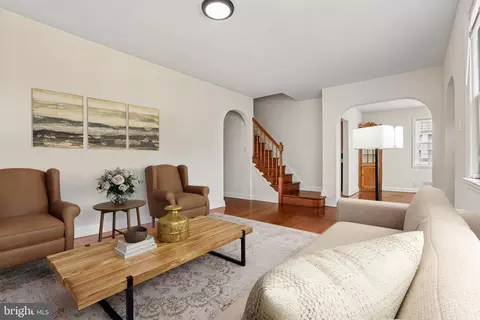 Living - 4003 Ridgecroft Rd, Baltimore, MD 21206 photo 2 of 10