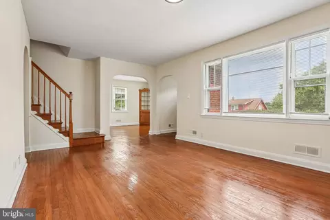 Living - 4003 Ridgecroft Rd, Baltimore, MD 21206 photo 5 of 10