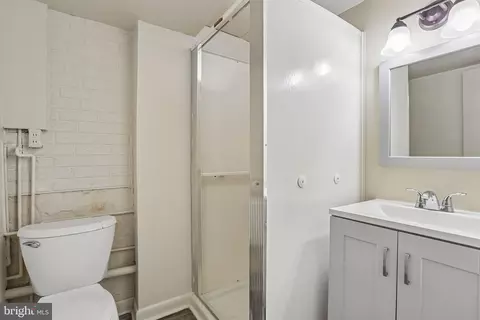 Bath - 4003 Ridgecroft Rd, Baltimore, MD 21206 photo 4 of 4