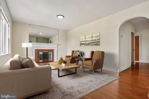 Living - 4003 Ridgecroft Rd, Baltimore, MD 21206 photo 1 of 10