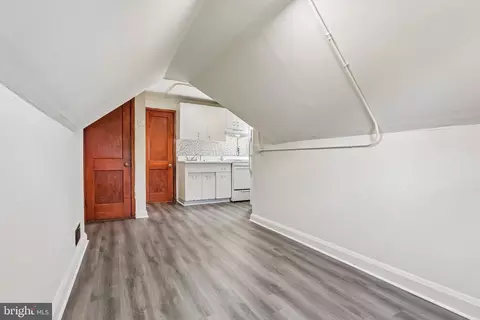 Entry Way - 4003 Ridgecroft Rd, Baltimore, MD 21206 photo 3 of 4