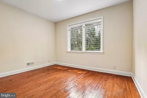 Bedroom - 4003 Ridgecroft Rd, Baltimore, MD 21206 photo 2 of 9
