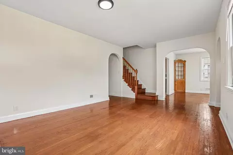 Living - 4003 Ridgecroft Rd, Baltimore, MD 21206 photo 6 of 10