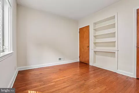 Bedroom - 4003 Ridgecroft Rd, Baltimore, MD 21206 photo 3 of 9