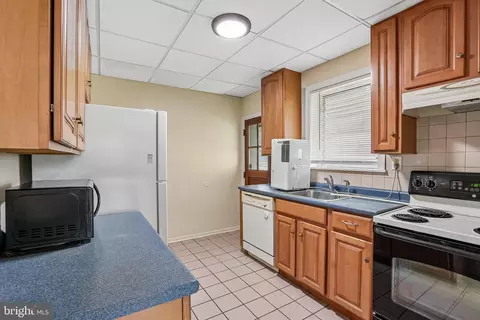 Entry Way - 4003 Ridgecroft Rd, Baltimore, MD 21206 photo 1 of 4