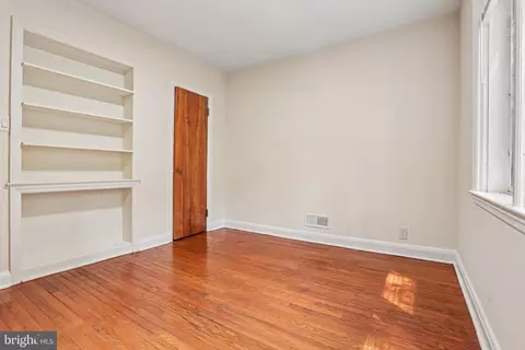 Bedroom - 4003 Ridgecroft Rd, Baltimore, MD 21206 photo 4 of 9