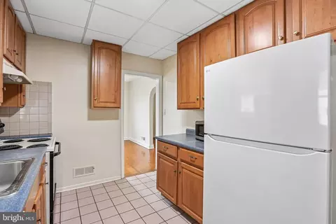 Entry Way - 4003 Ridgecroft Rd, Baltimore, MD 21206 photo 2 of 4